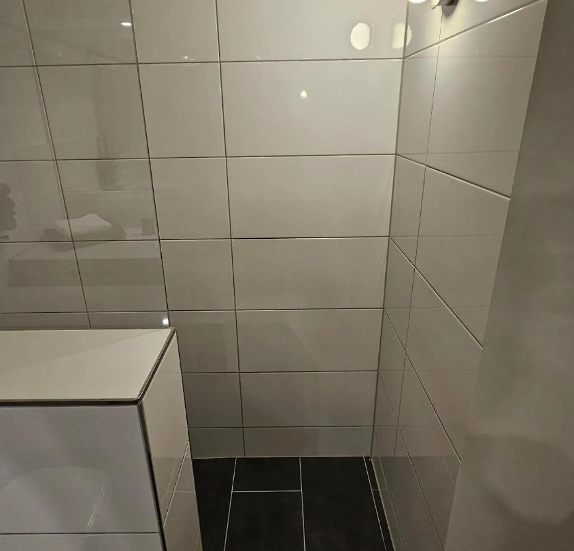 Gemuetliche Souterrainwohnung In Bester Lager Hannover Apartment