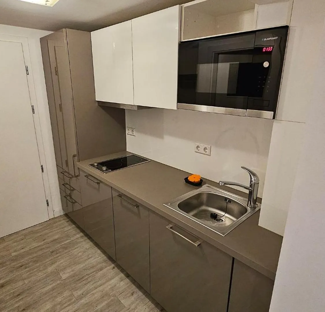 Gemuetliche Souterrainwohnung In Bester Lager Hannover Apartment