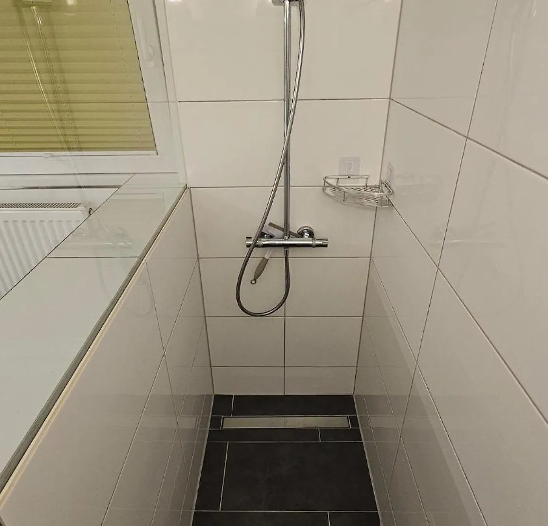 Gemuetliche Souterrainwohnung In Bester Lager Hannover Appartement